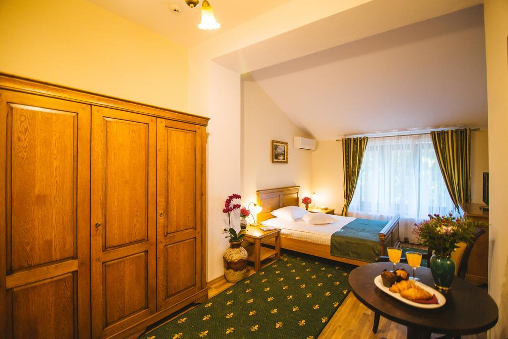 Karlhof Hotel Sebes  Room photo