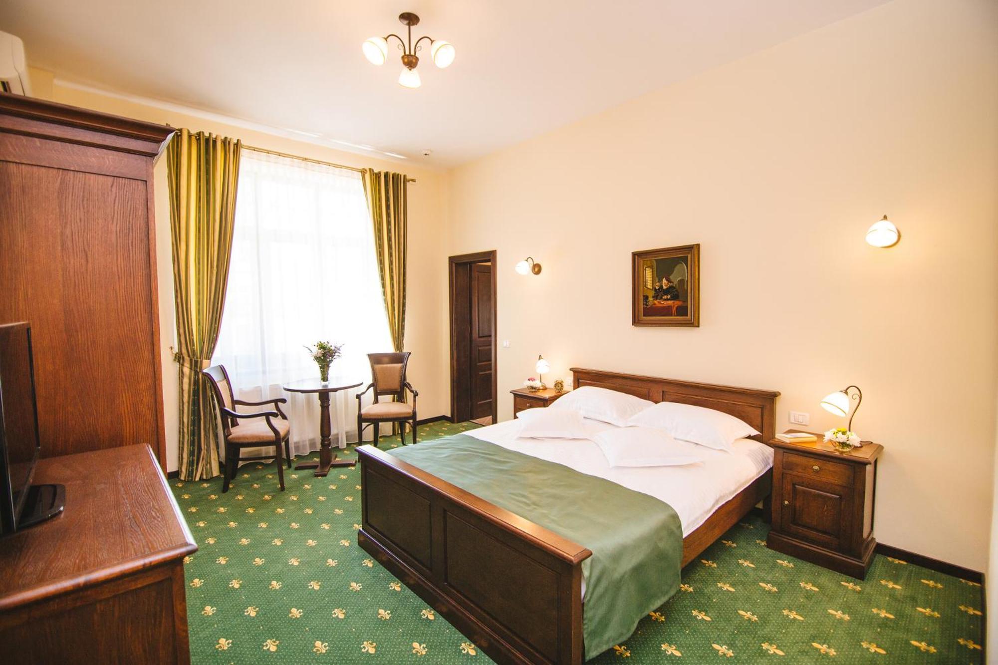 Karlhof Hotel Sebes  Room photo