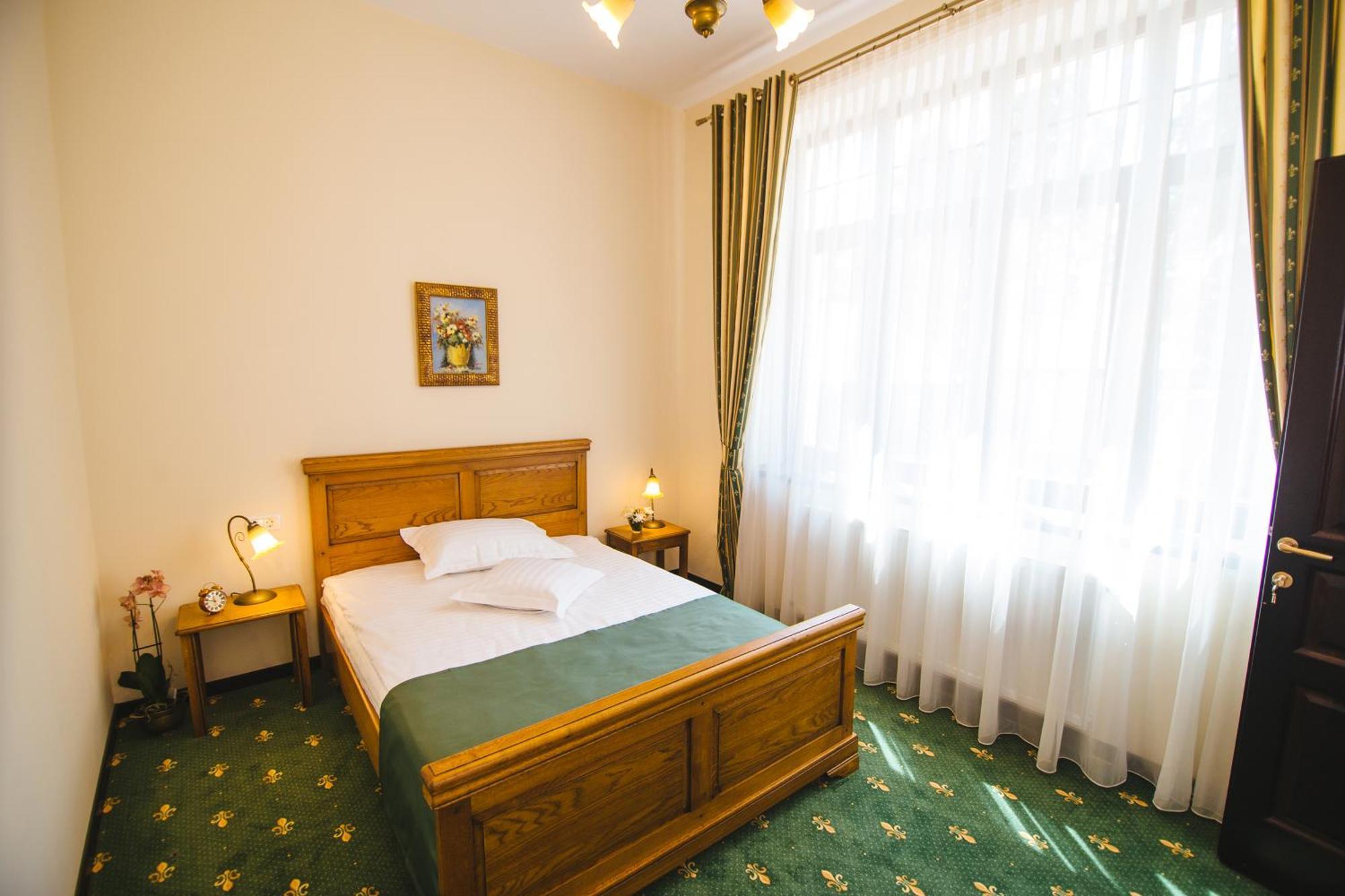 Karlhof Hotel Sebes  Room photo