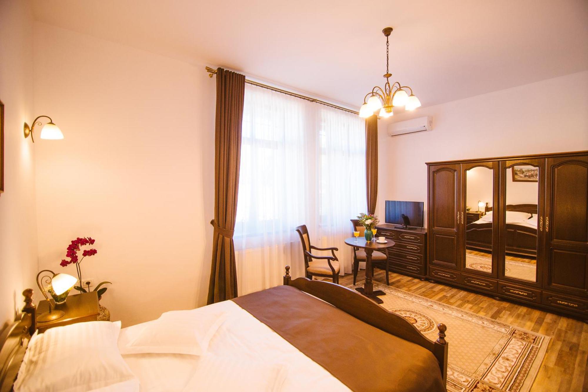 Karlhof Hotel Sebes  Room photo