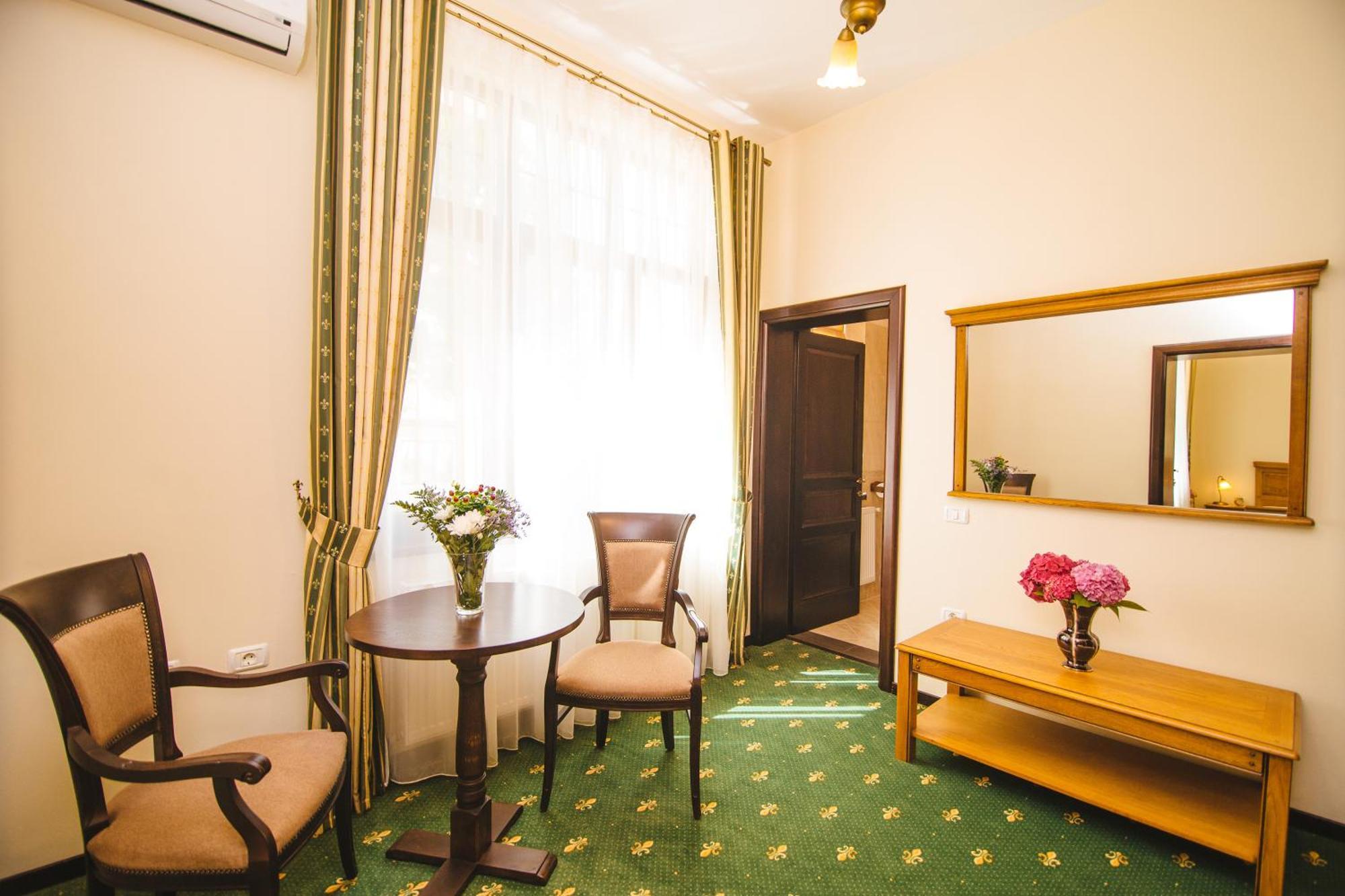 Karlhof Hotel Sebes  Room photo