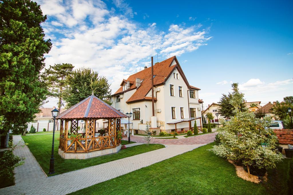 Karlhof Hotel Sebes  Exterior photo