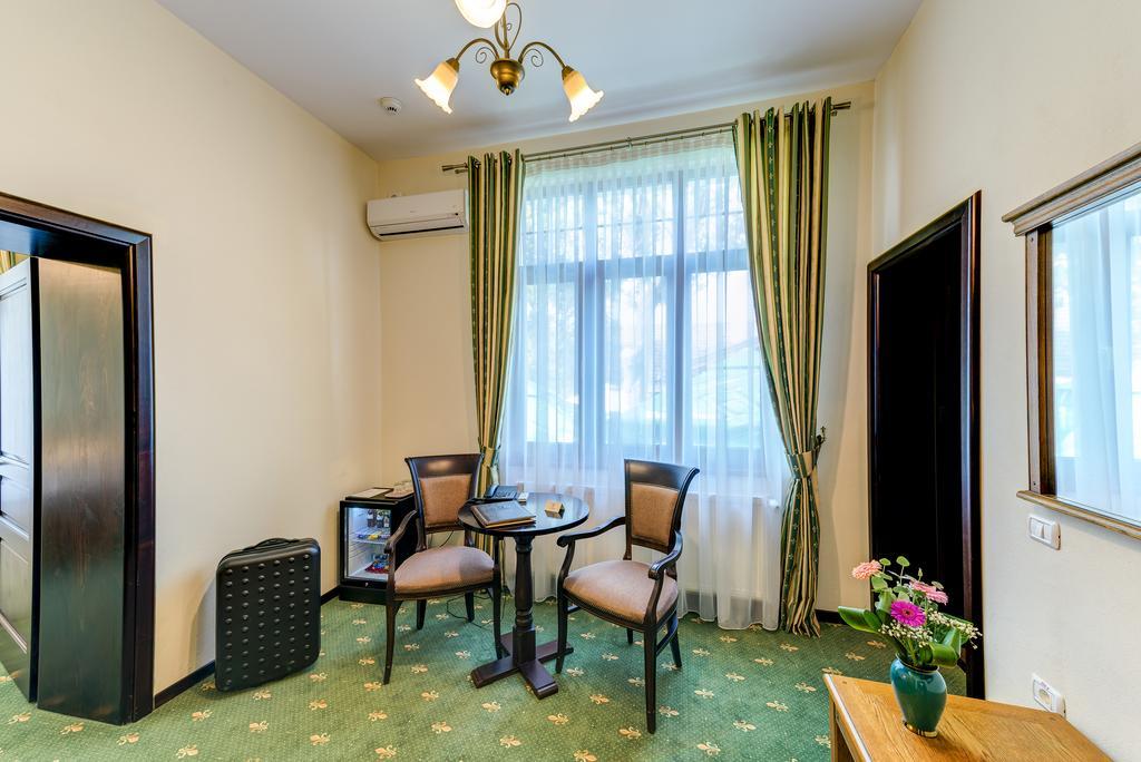 Karlhof Hotel Sebes  Exterior photo