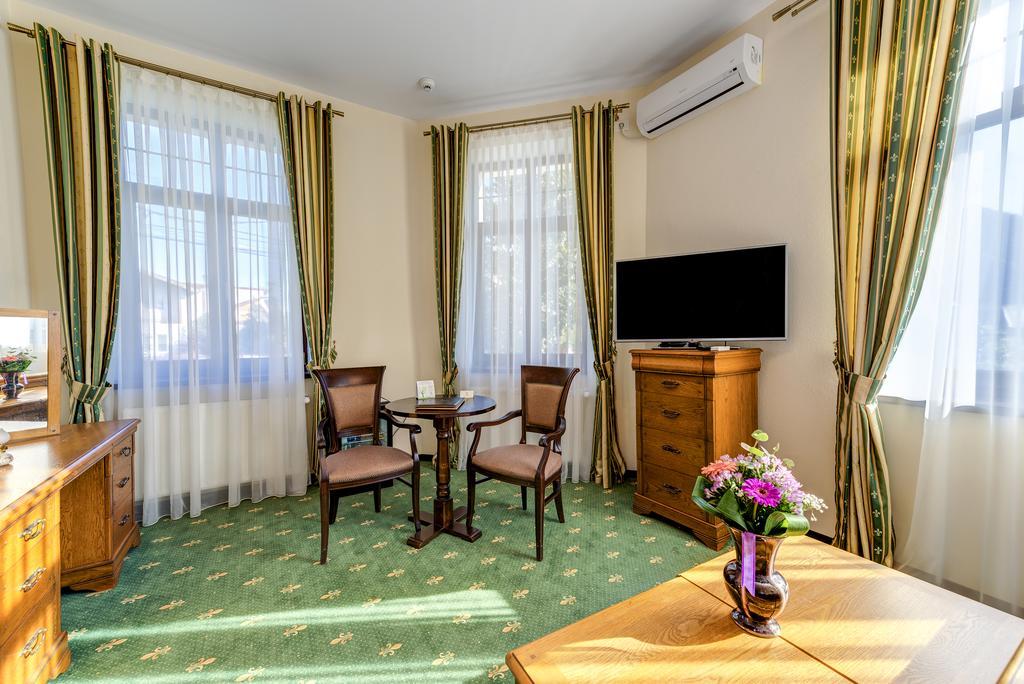 Karlhof Hotel Sebes  Exterior photo