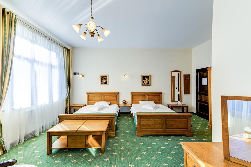 Karlhof Hotel Sebes  Exterior photo