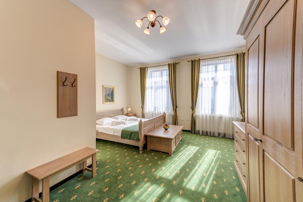 Karlhof Hotel Sebes  Exterior photo
